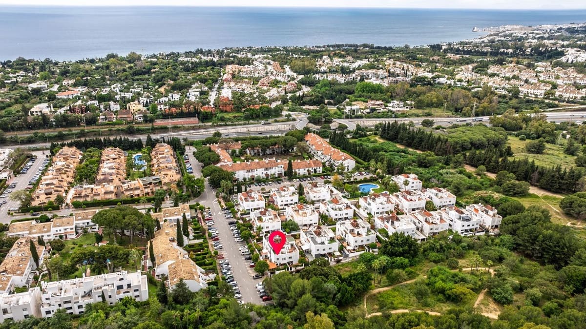 3 soveværelse Villa til salg i Marbella med swimmingpool garage - € 790.000 (Ref: 9500669)