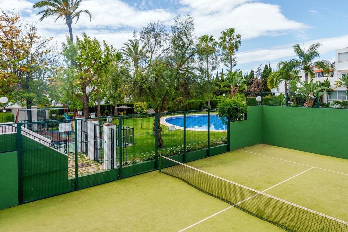 3 soveværelse Villa til salg i Marbella med swimmingpool garage - € 790.000 (Ref: 9500669)