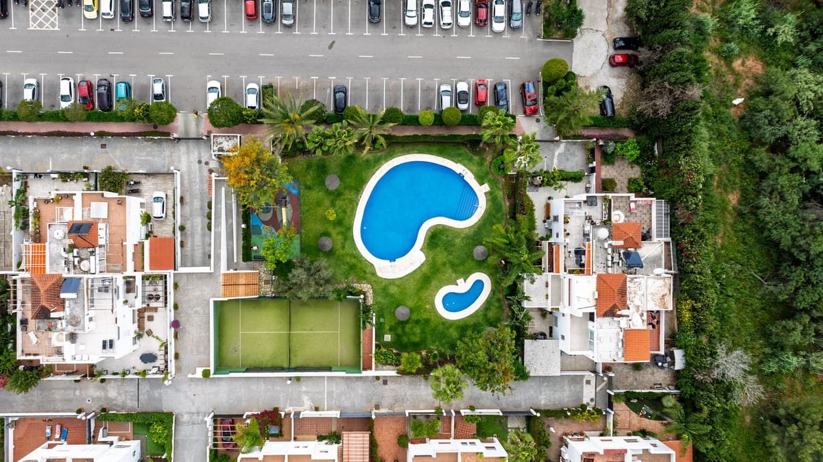 3 soveværelse Villa til salg i Marbella med swimmingpool garage - € 790.000 (Ref: 9500669)