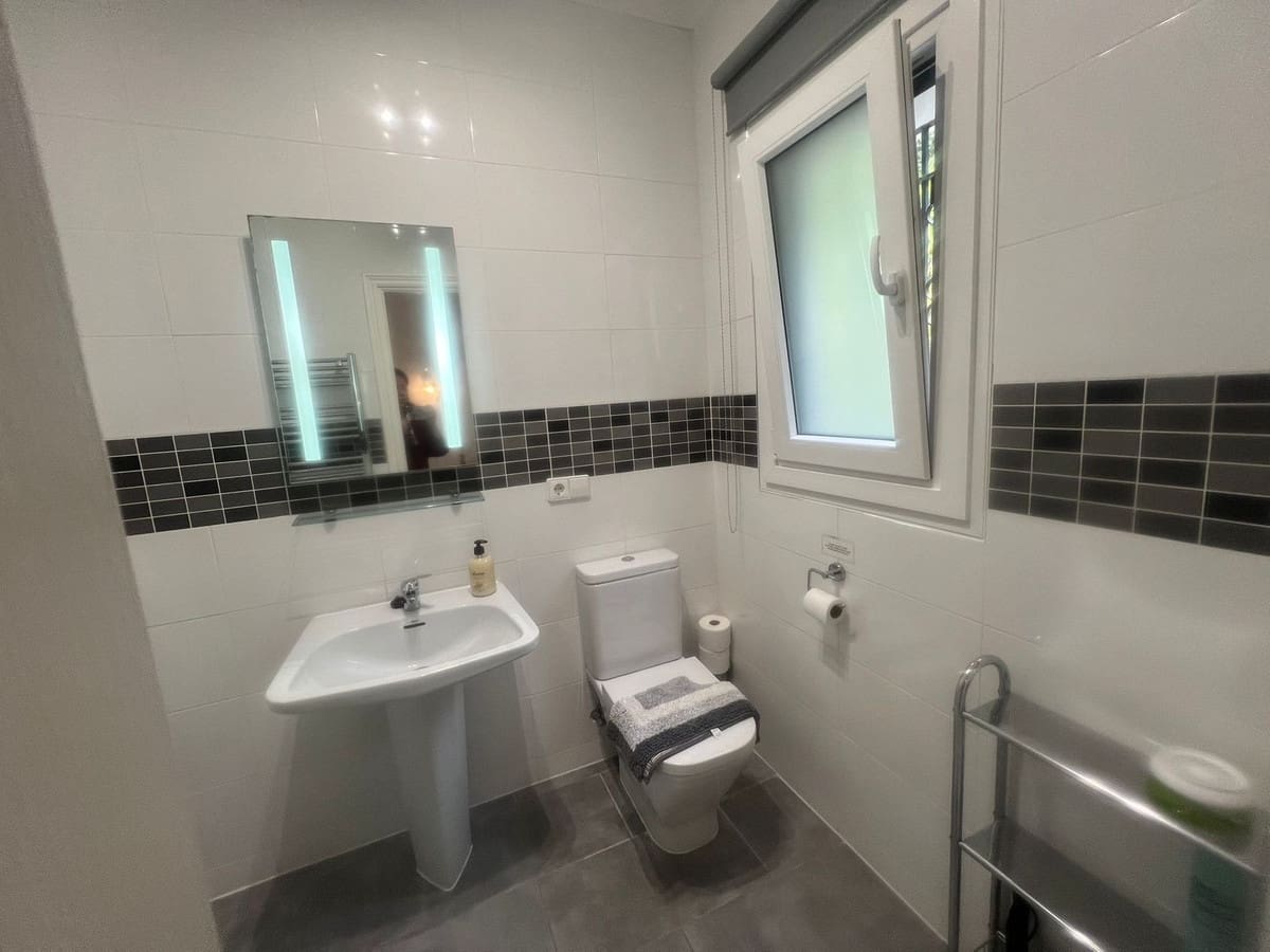 4 soveværelse Villa til salg i El Paraiso med swimmingpool - € 1.600.000 (Ref: 9500670)