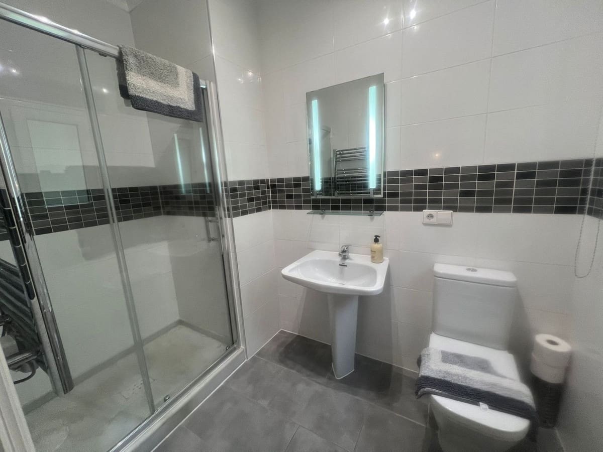 4 soveværelse Villa til salg i El Paraiso med swimmingpool - € 1.600.000 (Ref: 9500670)