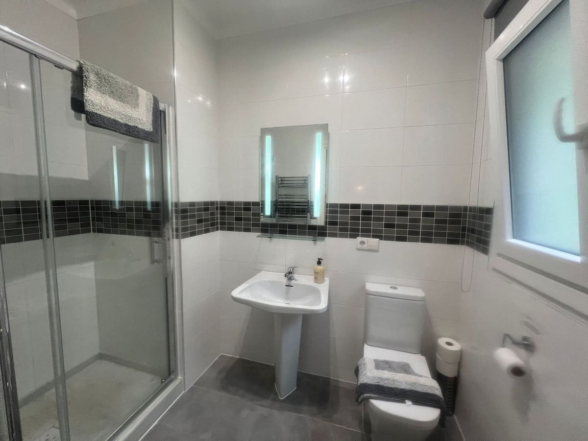 4 soveværelse Villa til salg i El Paraiso med swimmingpool - € 1.600.000 (Ref: 9500670)