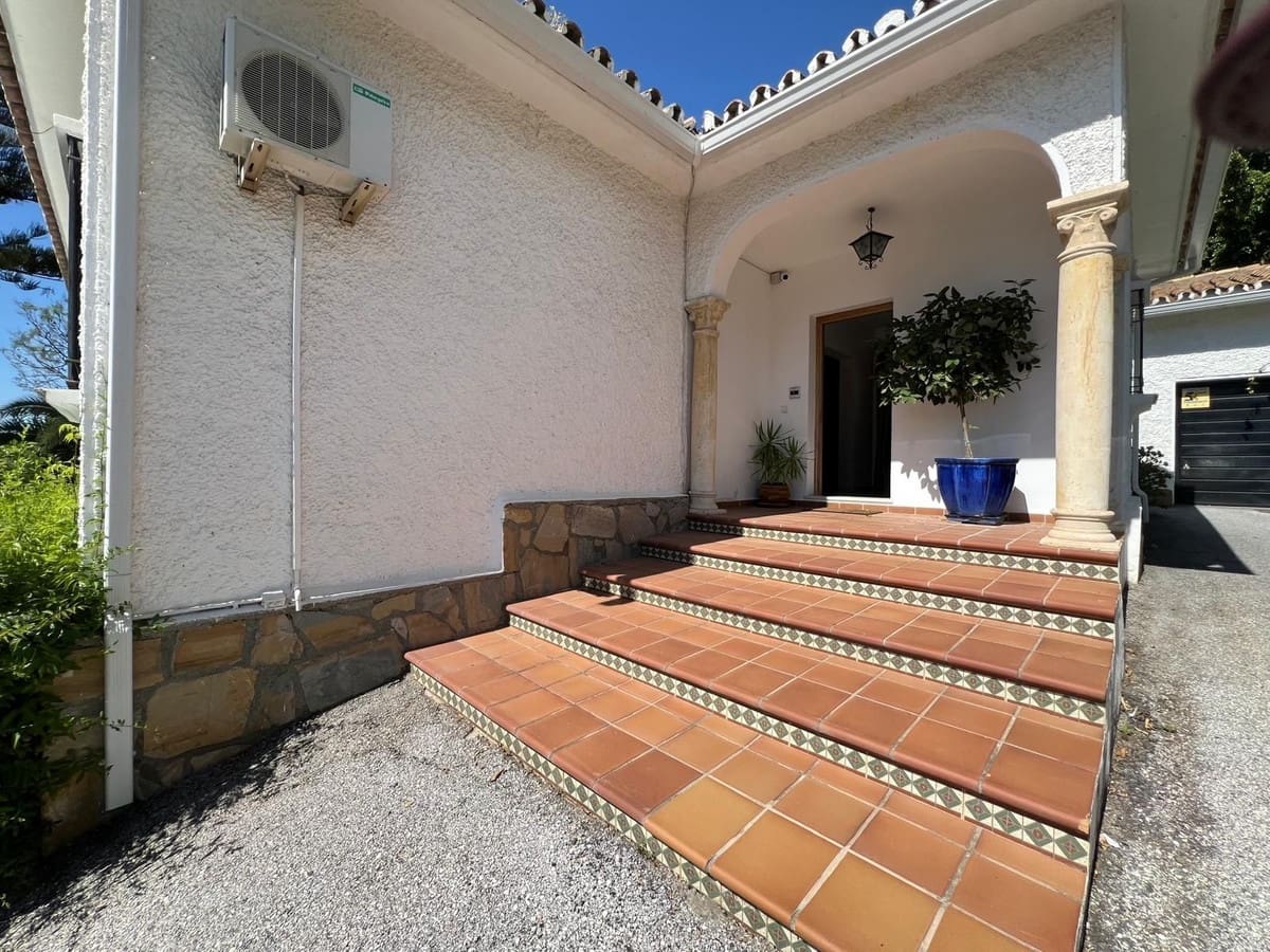 4 soveværelse Villa til salg i El Paraiso med swimmingpool - € 1.600.000 (Ref: 9500670)