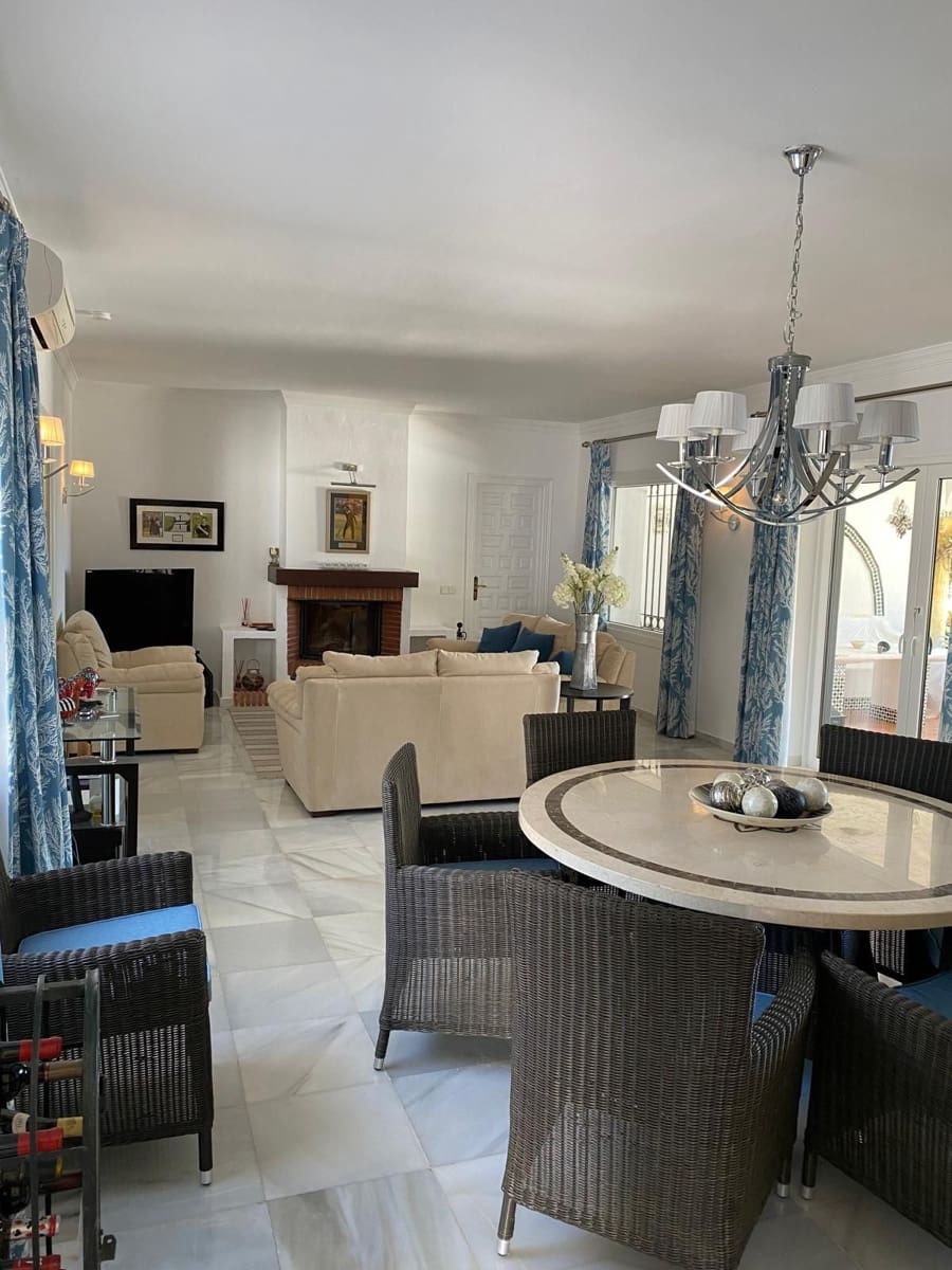 4 soveværelse Villa til salg i El Paraiso med swimmingpool - € 1.600.000 (Ref: 9500670)