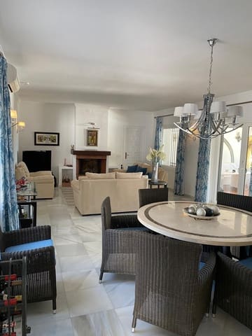 4 soveværelse Villa til salg i El Paraiso, Estepona med swimmingpool - € 1.600.000 (Ref: 9500670)