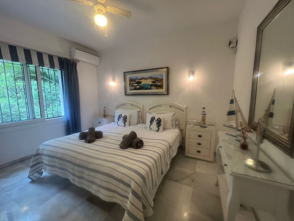 4 soveværelse Villa til salg i El Paraiso med swimmingpool - € 1.600.000 (Ref: 9500670)