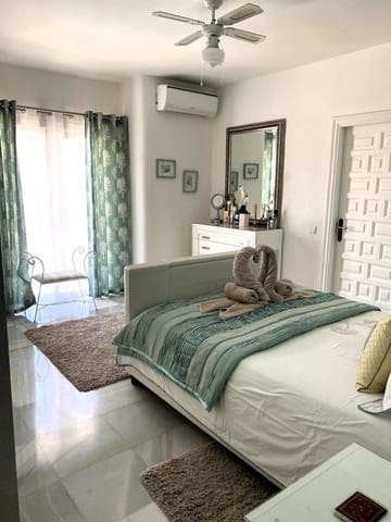 4 soveværelse Villa til salg i El Paraiso, Estepona med swimmingpool - € 1.600.000 (Ref: 9500670)