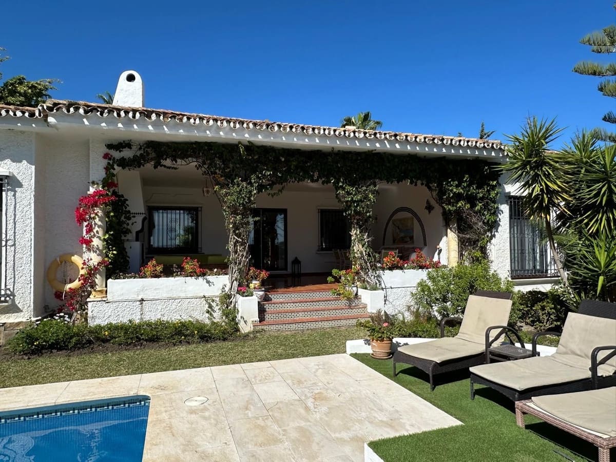 4 soveværelse Villa til salg i El Paraiso med swimmingpool - € 1.600.000 (Ref: 9500670)