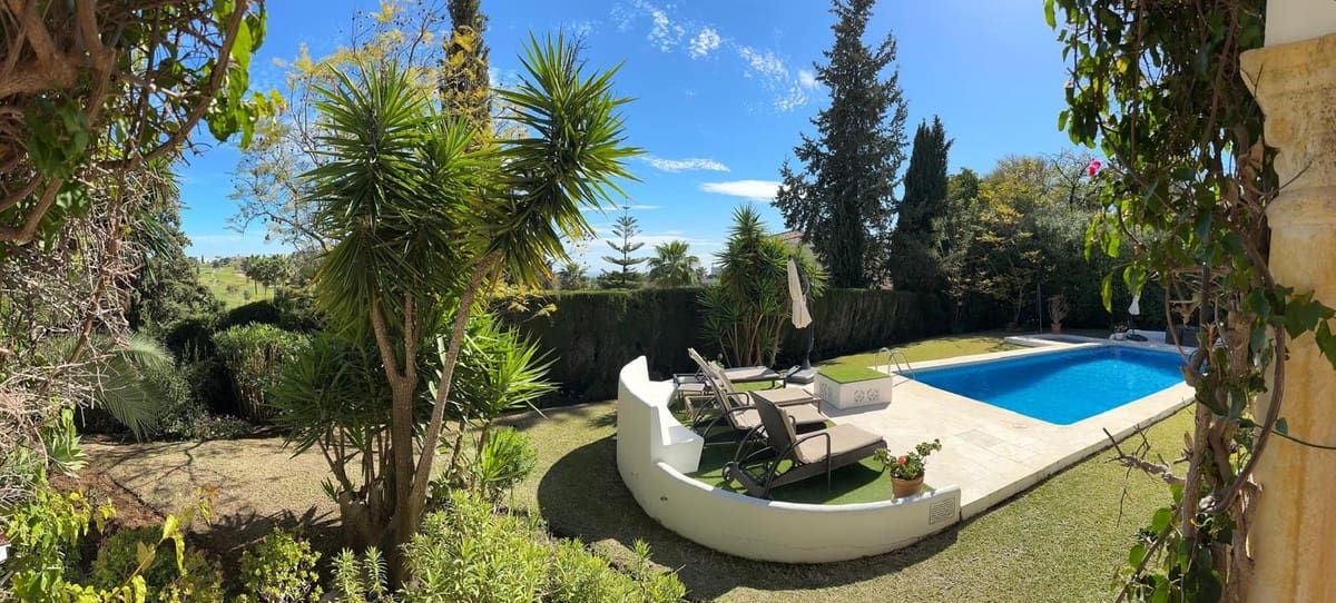 4 soveværelse Villa til salg i El Paraiso med swimmingpool - € 1.600.000 (Ref: 9500670)