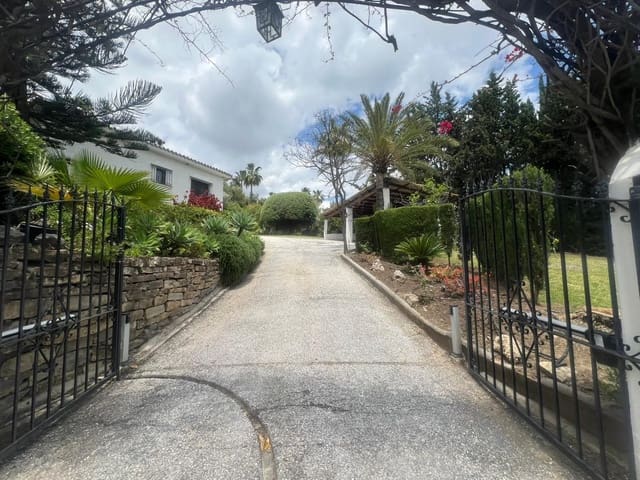 4 soveværelse Villa til salg i El Paraiso, Estepona med swimmingpool - € 1.600.000 (Ref: 9500670)