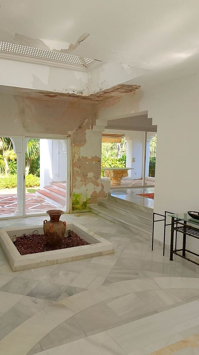 Chalet de 4 habitaciones en El Paraiso en venta con piscina - 1.850.000 € (Ref: 9500679)