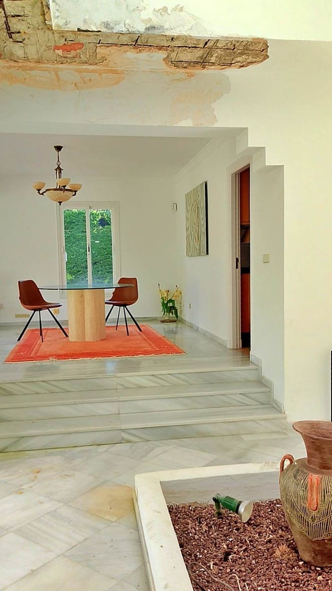 Chalet de 4 habitaciones en El Paraiso en venta con piscina - 1.850.000 € (Ref: 9500679)