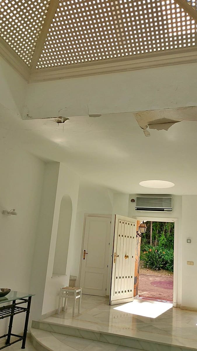 Chalet de 4 habitaciones en El Paraiso en venta con piscina - 1.850.000 € (Ref: 9500679)