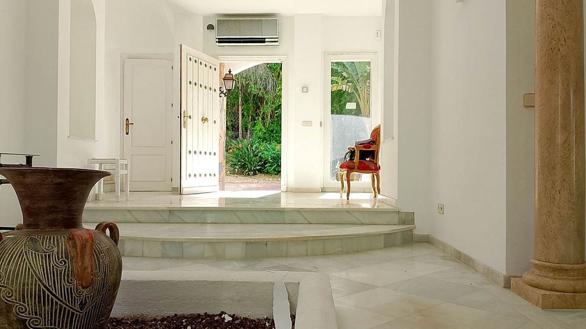 Chalet de 4 habitaciones en El Paraiso en venta con piscina - 1.850.000 € (Ref: 9500679)