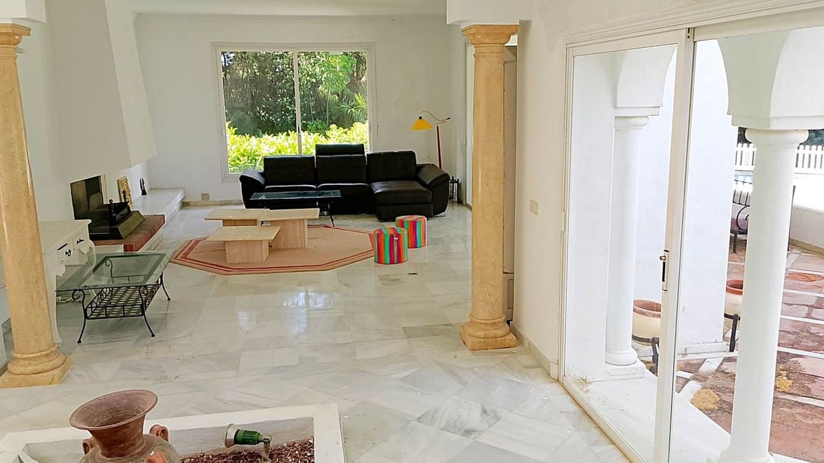 Chalet de 4 habitaciones en El Paraiso en venta con piscina - 1.850.000 € (Ref: 9500679)