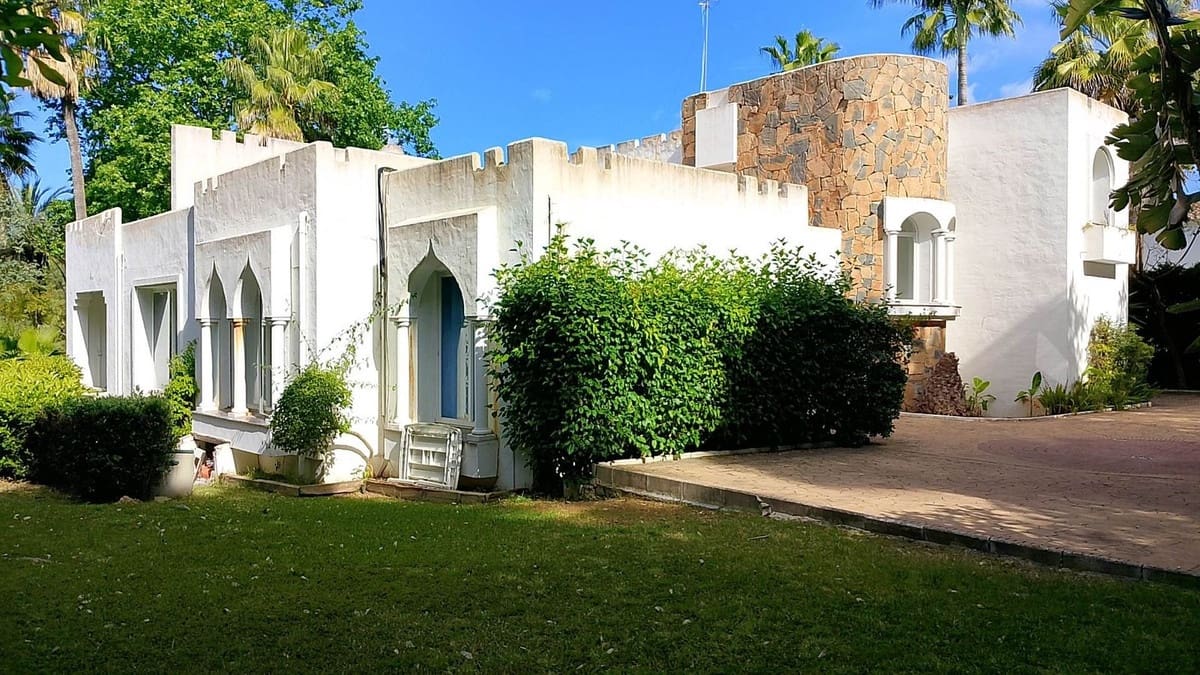 Chalet de 4 habitaciones en El Paraiso en venta con piscina - 1.850.000 € (Ref: 9500679)