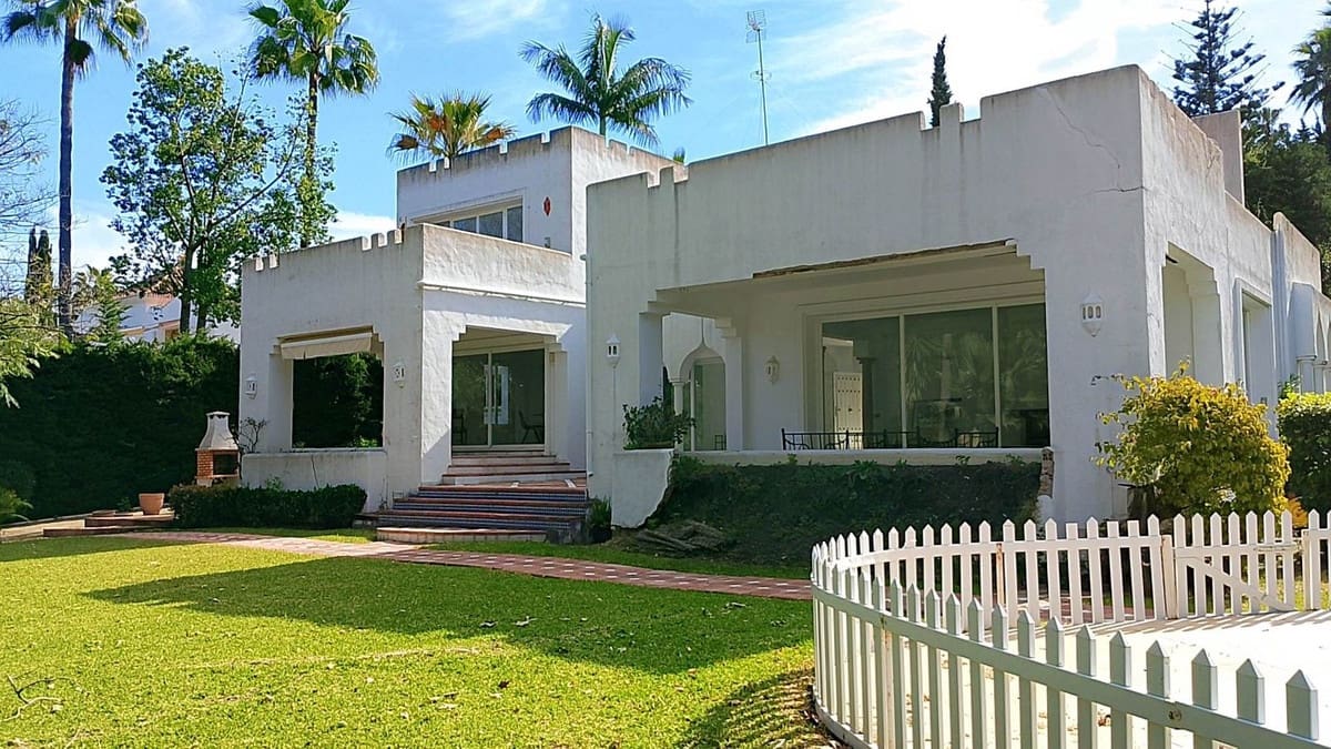 Chalet de 4 habitaciones en El Paraiso en venta con piscina - 1.850.000 € (Ref: 9500679)