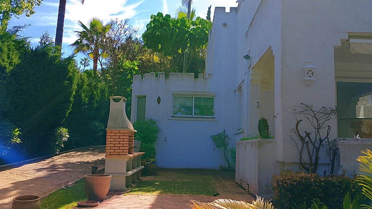 Chalet de 4 habitaciones en El Paraiso en venta con piscina - 1.850.000 € (Ref: 9500679)