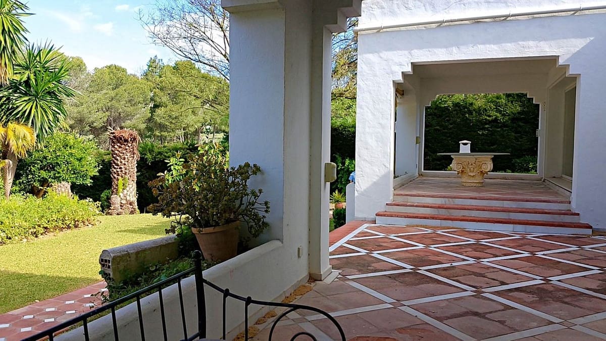 Chalet de 4 habitaciones en El Paraiso en venta con piscina - 1.850.000 € (Ref: 9500679)