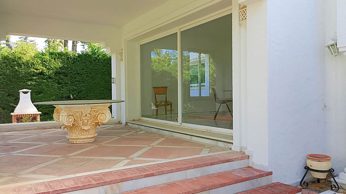 Chalet de 4 habitaciones en El Paraiso en venta con piscina - 1.850.000 € (Ref: 9500679)