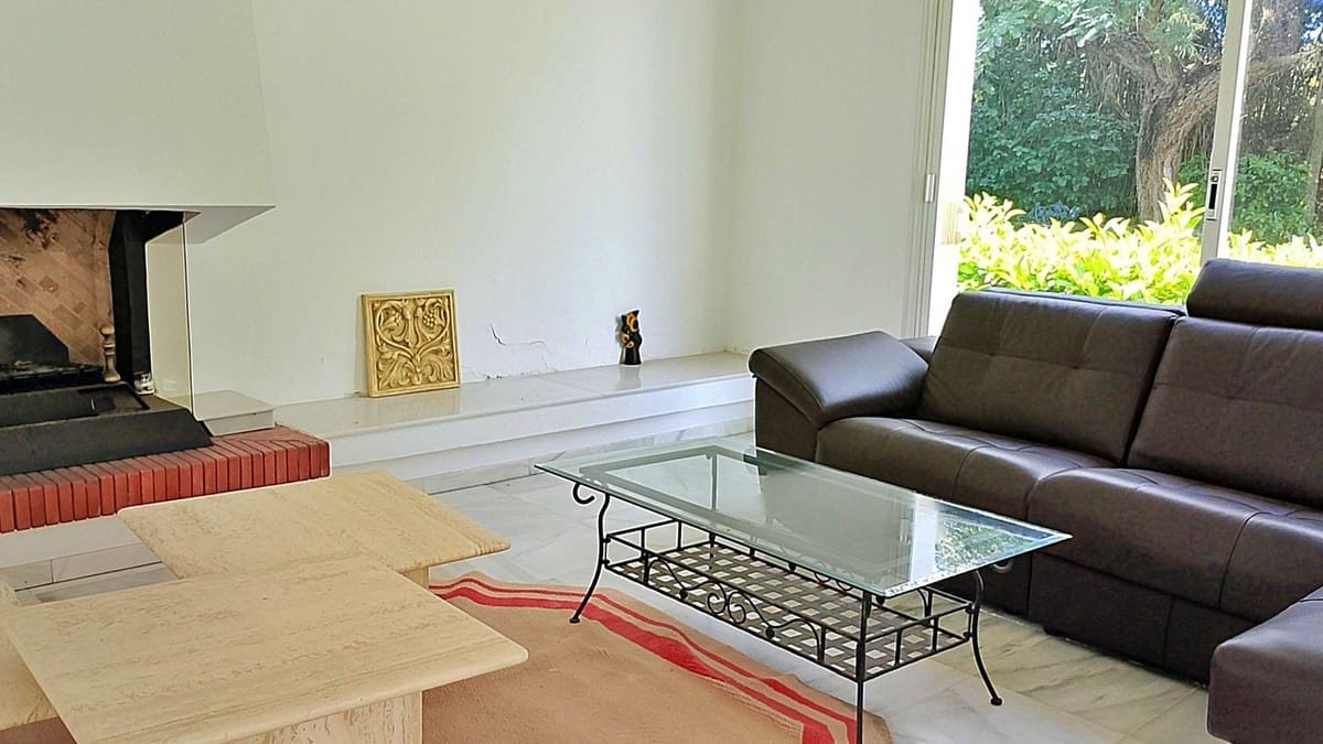 Chalet de 4 habitaciones en El Paraiso en venta con piscina - 1.850.000 € (Ref: 9500679)