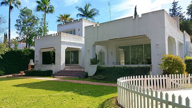 Chalet de 4 habitaciones en El Paraiso, Estepona en venta con piscina - 1.850.000 € (Ref: 9500679)