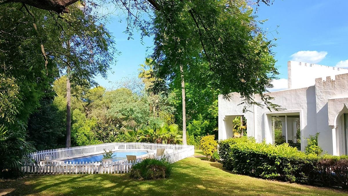 Chalet de 4 habitaciones en El Paraiso en venta con piscina - 1.850.000 € (Ref: 9500679)