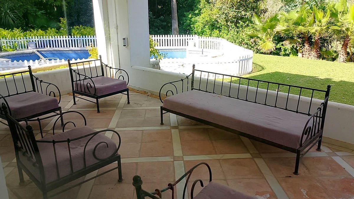 Chalet de 4 habitaciones en El Paraiso en venta con piscina - 1.850.000 € (Ref: 9500679)