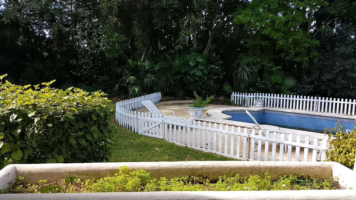 Chalet de 4 habitaciones en El Paraiso en venta con piscina - 1.850.000 € (Ref: 9500679)