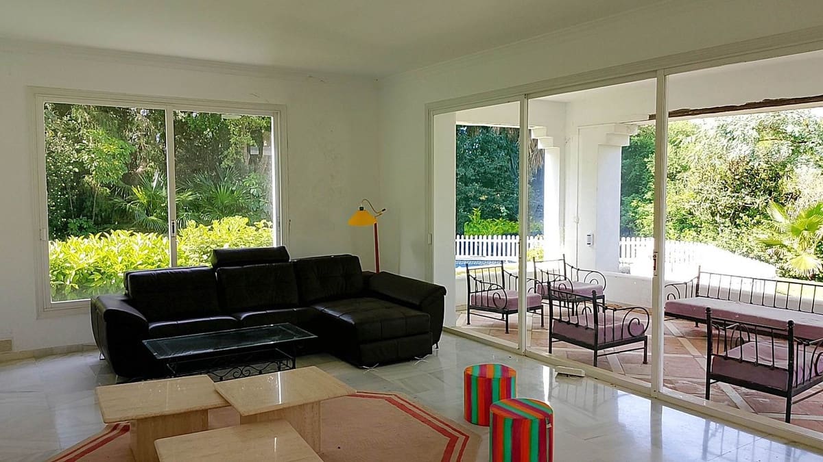 Chalet de 4 habitaciones en El Paraiso en venta con piscina - 1.850.000 € (Ref: 9500679)