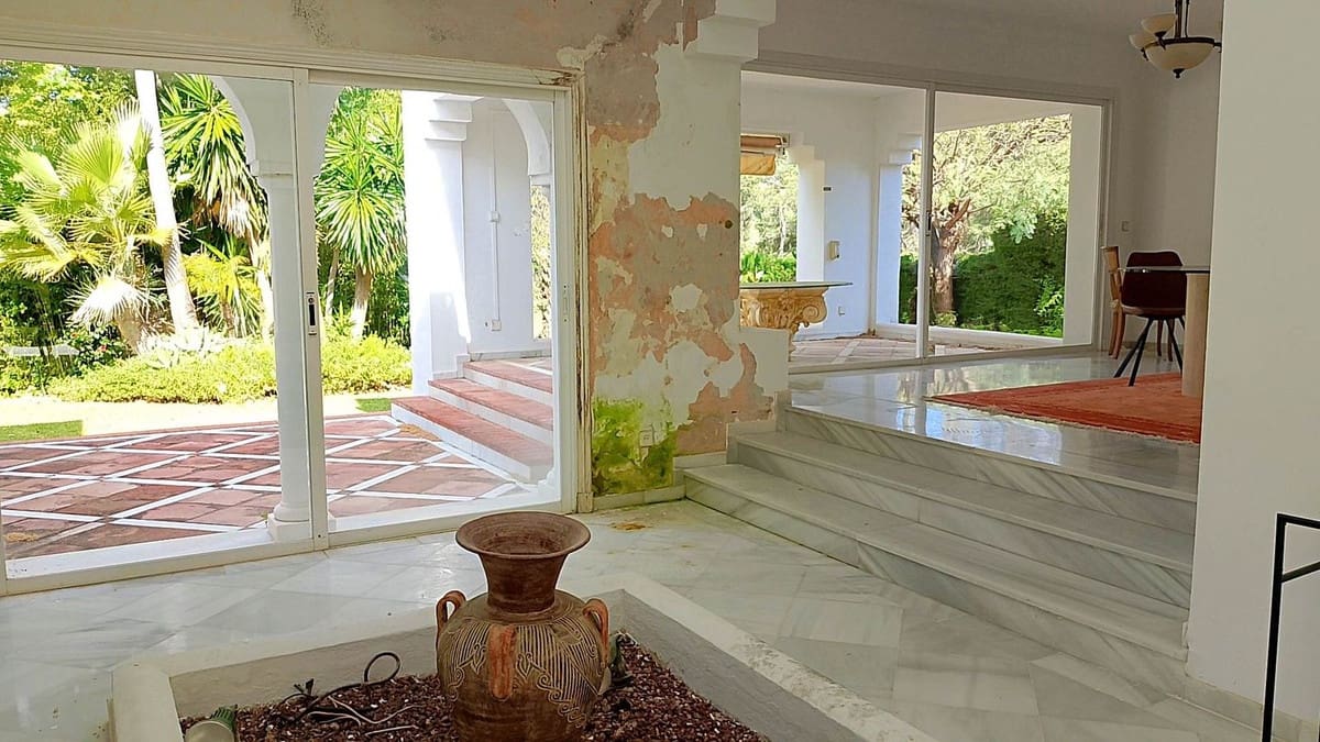 Chalet de 4 habitaciones en El Paraiso en venta con piscina - 1.850.000 € (Ref: 9500679)