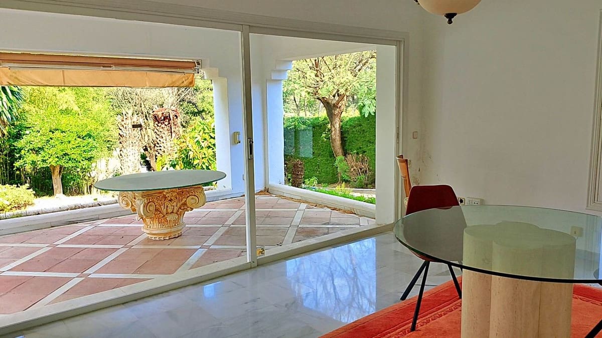 Chalet de 4 habitaciones en El Paraiso en venta con piscina - 1.850.000 € (Ref: 9500679)