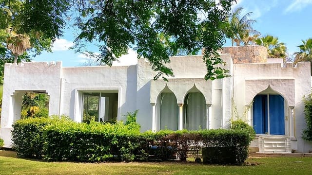 Chalet de 4 habitaciones en El Paraiso, Estepona en venta con piscina - 1.850.000 € (Ref: 9500679)