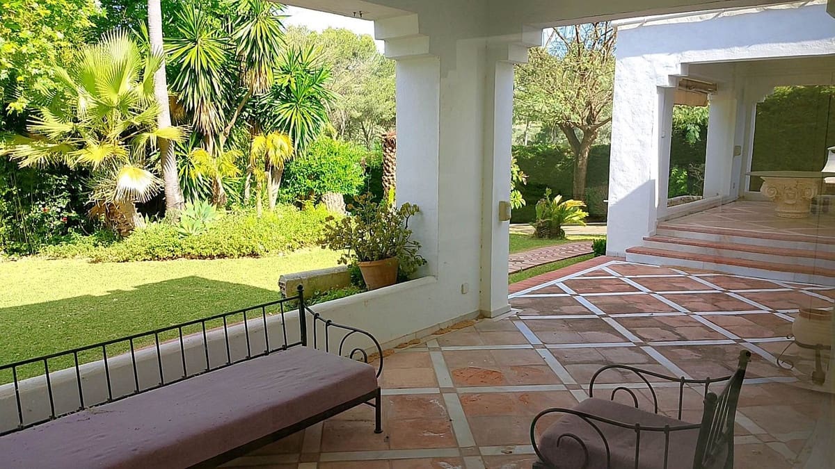 Chalet de 4 habitaciones en El Paraiso en venta con piscina - 1.850.000 € (Ref: 9500679)