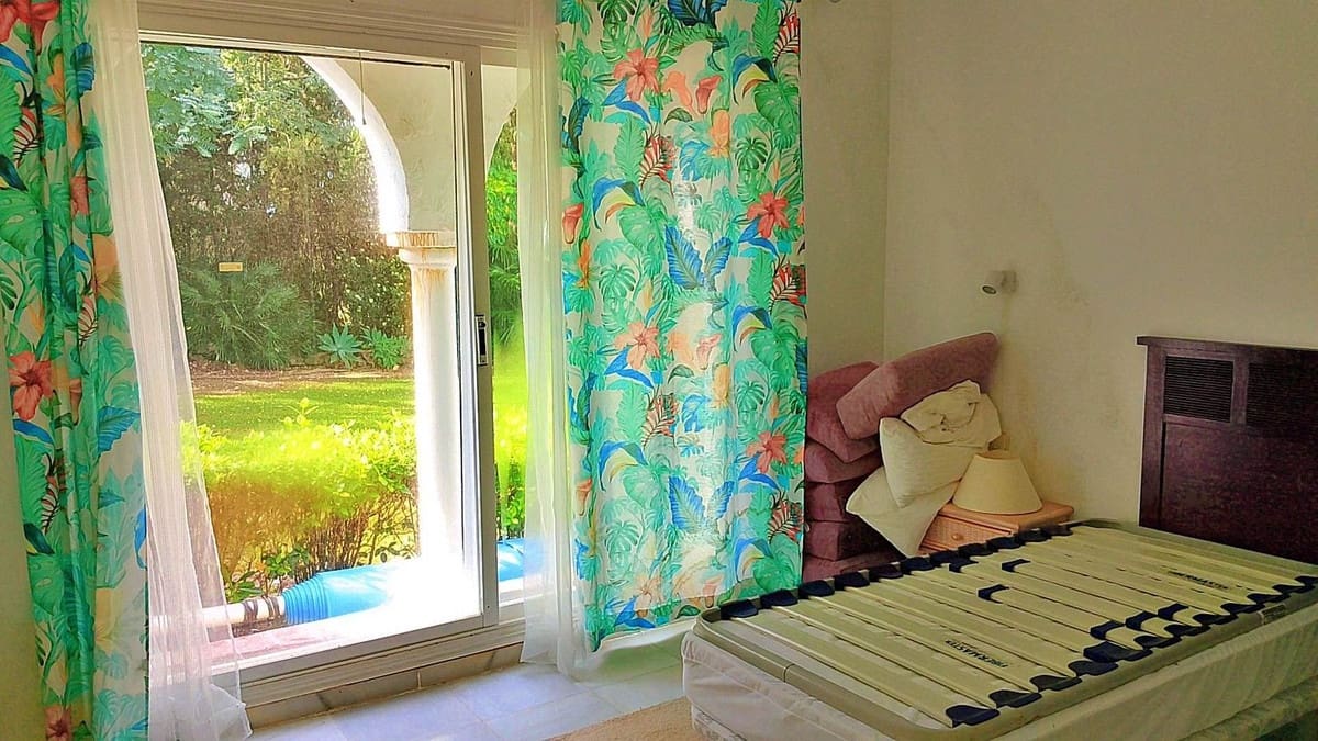 Chalet de 4 habitaciones en El Paraiso en venta con piscina - 1.850.000 € (Ref: 9500679)