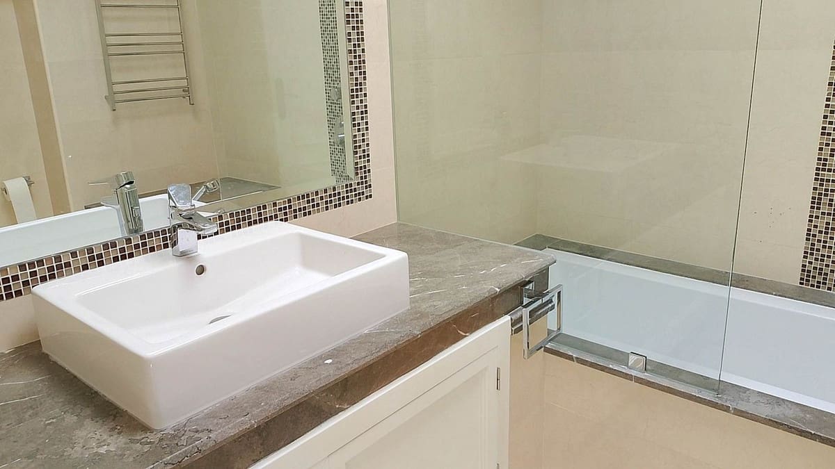 Chalet de 4 habitaciones en El Paraiso en venta con piscina - 1.850.000 € (Ref: 9500679)