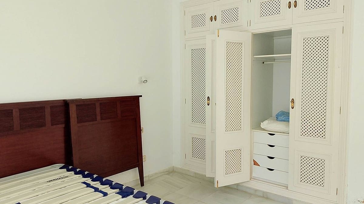 Chalet de 4 habitaciones en El Paraiso en venta con piscina - 1.850.000 € (Ref: 9500679)