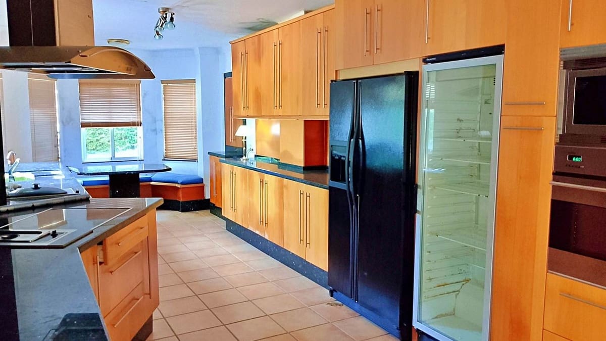 Chalet de 4 habitaciones en El Paraiso en venta con piscina - 1.850.000 € (Ref: 9500679)