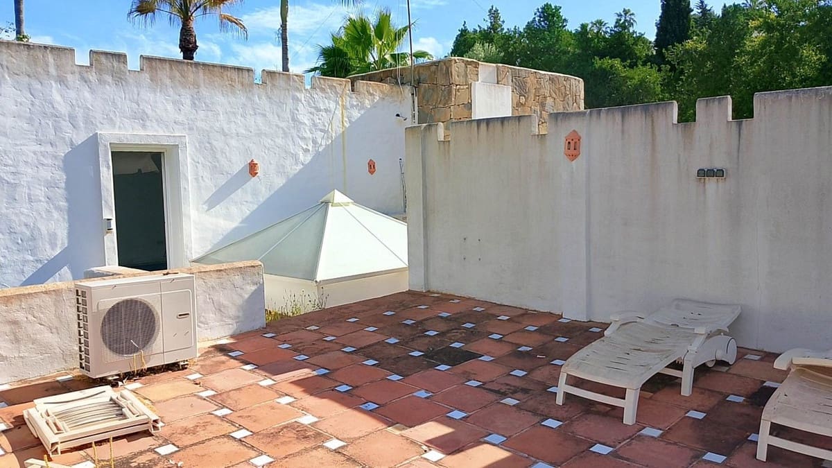 Chalet de 4 habitaciones en El Paraiso en venta con piscina - 1.850.000 € (Ref: 9500679)