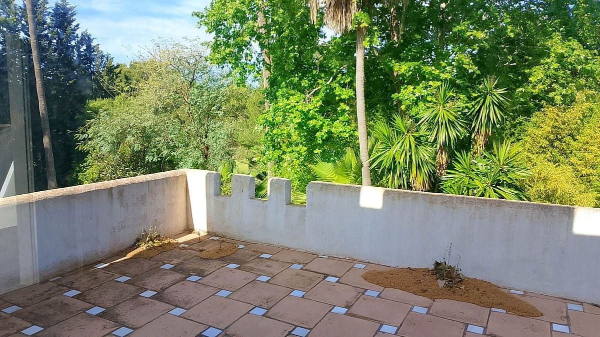 Chalet de 4 habitaciones en El Paraiso en venta con piscina - 1.850.000 € (Ref: 9500679)