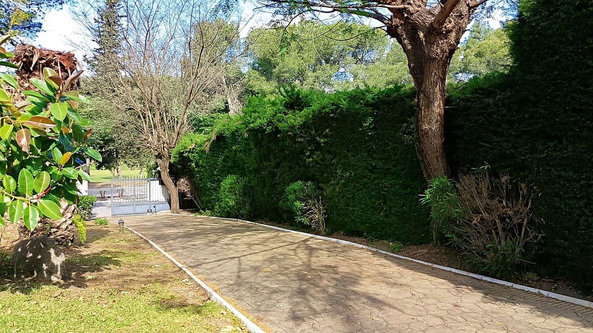 Chalet de 4 habitaciones en El Paraiso en venta con piscina - 1.850.000 € (Ref: 9500679)