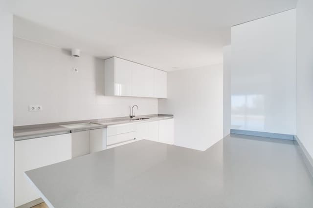 3 soverom Leilighet til salgs i Las Brisas, Marbella med svømmebasseng garasje - € 555 000 (Ref: 9500909)