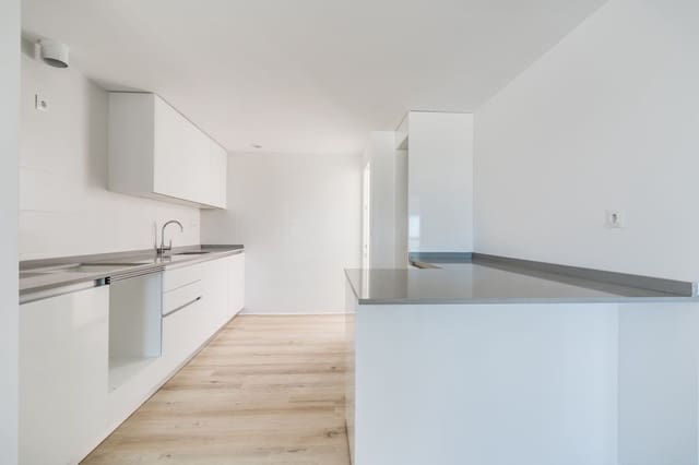 3 soverom Leilighet til salgs i Las Brisas, Marbella med svømmebasseng garasje - € 555 000 (Ref: 9500909)