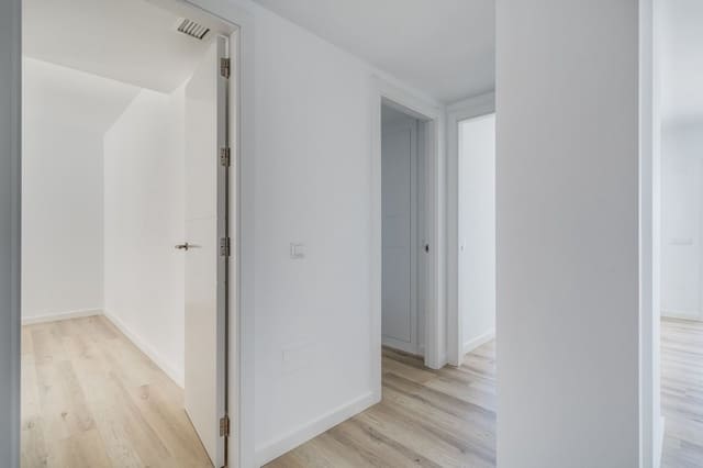 3 soverom Leilighet til salgs i Las Brisas, Marbella med svømmebasseng garasje - € 555 000 (Ref: 9500909)