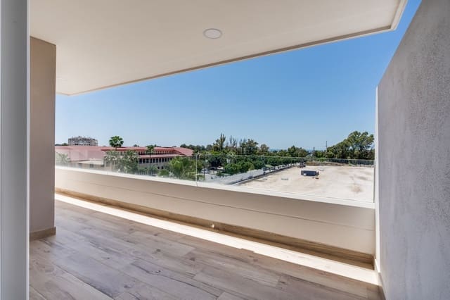 3 soverom Leilighet til salgs i Las Brisas, Marbella med svømmebasseng garasje - € 555 000 (Ref: 9500909)