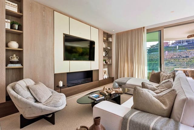 3 soveværelse Lejlighed til salg i Las Brisas, Marbella med swimmingpool - € 1.595.000 (Ref: 9500913)