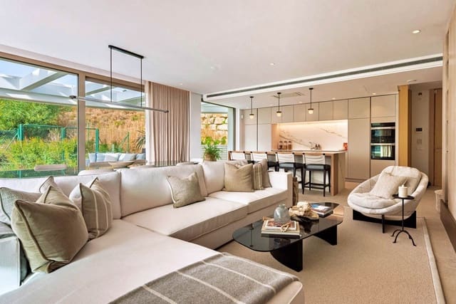 3 soveværelse Lejlighed til salg i Las Brisas, Marbella med swimmingpool - € 1.595.000 (Ref: 9500913)