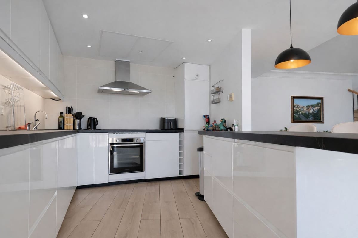 3 sovrum Villa till salu i Benahavis med pool garage - 725 000 € (Ref: 9503557)