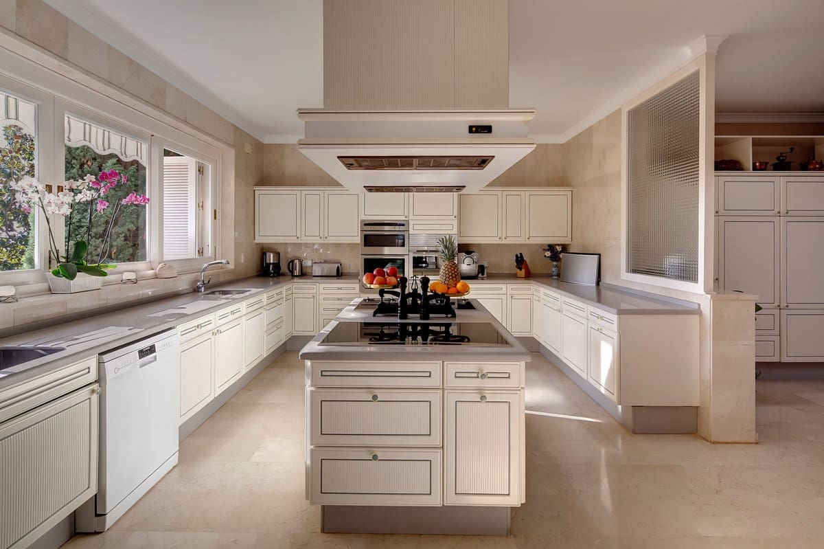 10 quarto Moradia para venda em Marbella com piscina garagem - 10 000 000 € (Ref: 9503559)