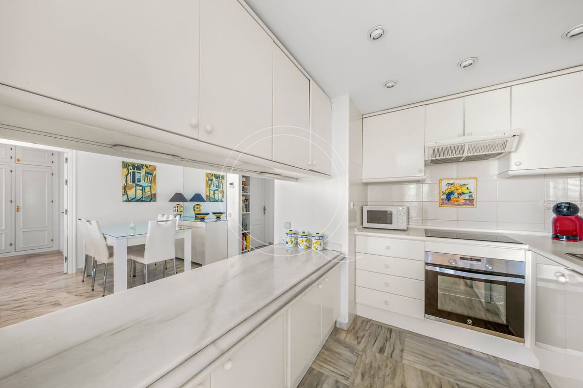 3 sypialnia Mieszkanie na sprzedaż w Estepona z basenem garażem - 849 000 € (Ref: 9503560)